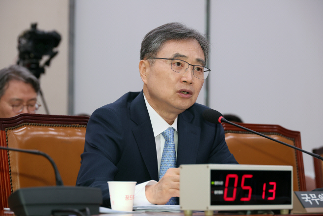 조현 외교부 장관 후보자 답변<YONHAP NO-3842>