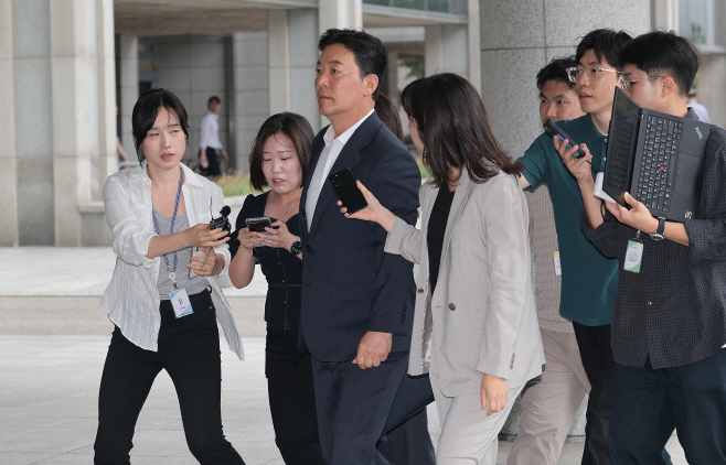 김성훈 전 경호처 차장 내란특검 출석