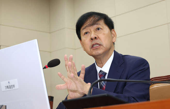 적극적으로 답변하는 구윤철 기재부 장관 후보자<YONHAP NO-4383>