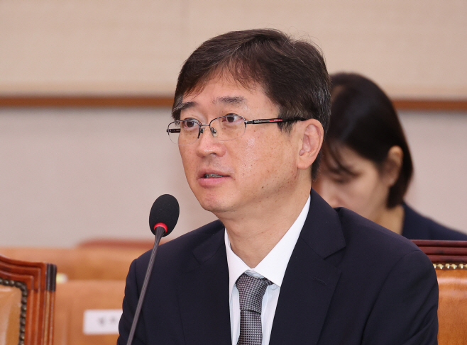 오영준 후보자 답변<YONHAP NO-2525>
