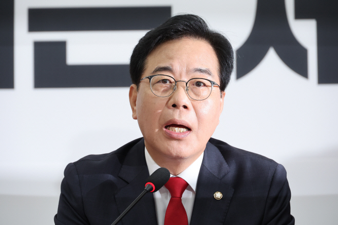 비대위 회의서 발언하는 송언석 비상대책위원장<YONHAP NO-2136>
