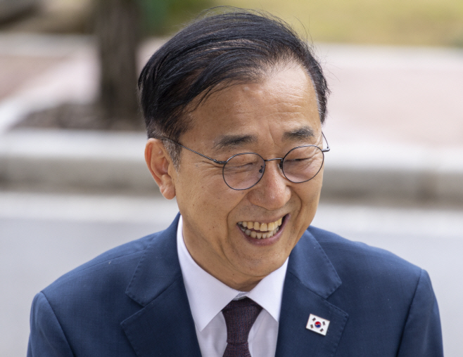 김윤덕 국토부 장관 후보자 첫 출근길 인터뷰<YONHAP NO-1292>