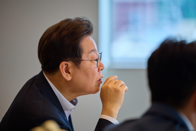이재명 대통령, 김민석 국무총리와 주례 보고 회동