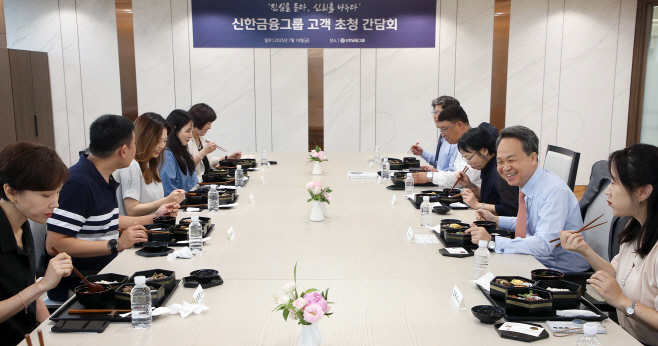 [사진2] 신한금융 진옥동 회장, '고객의 목소리에서 답을 찾다'(25.07.22)