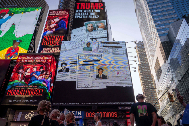 US-BILLBOARD-IN-TIMES... <YONHAP NO-2667> (Getty Images via AFP)