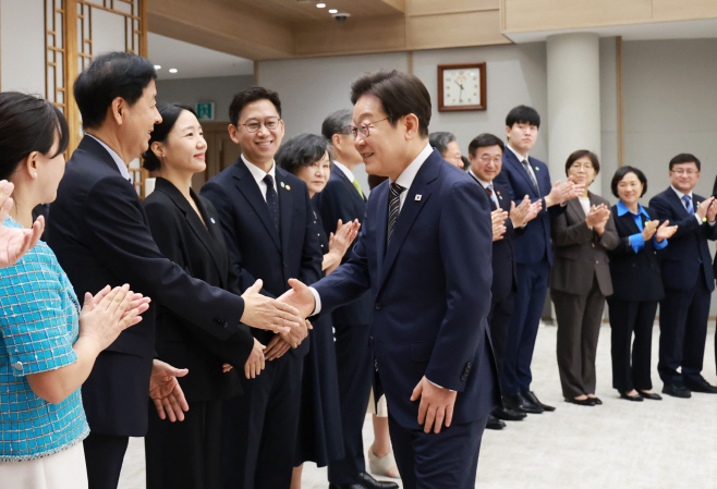 이재명 대통령, 구윤철 경제부총리와 인사