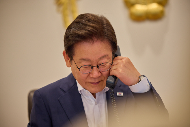 이재명 대통령, 카자흐스탄 대통령과 전화 통화
