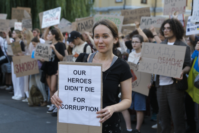 UKRAINE GOVERMENT PROTEST <YONHAP NO-2167> (EPA)