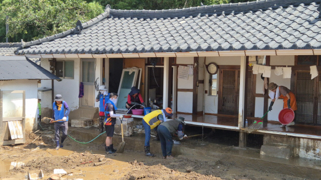 [크기변환]양산시자원봉사센터 산청군 피해복구지원2