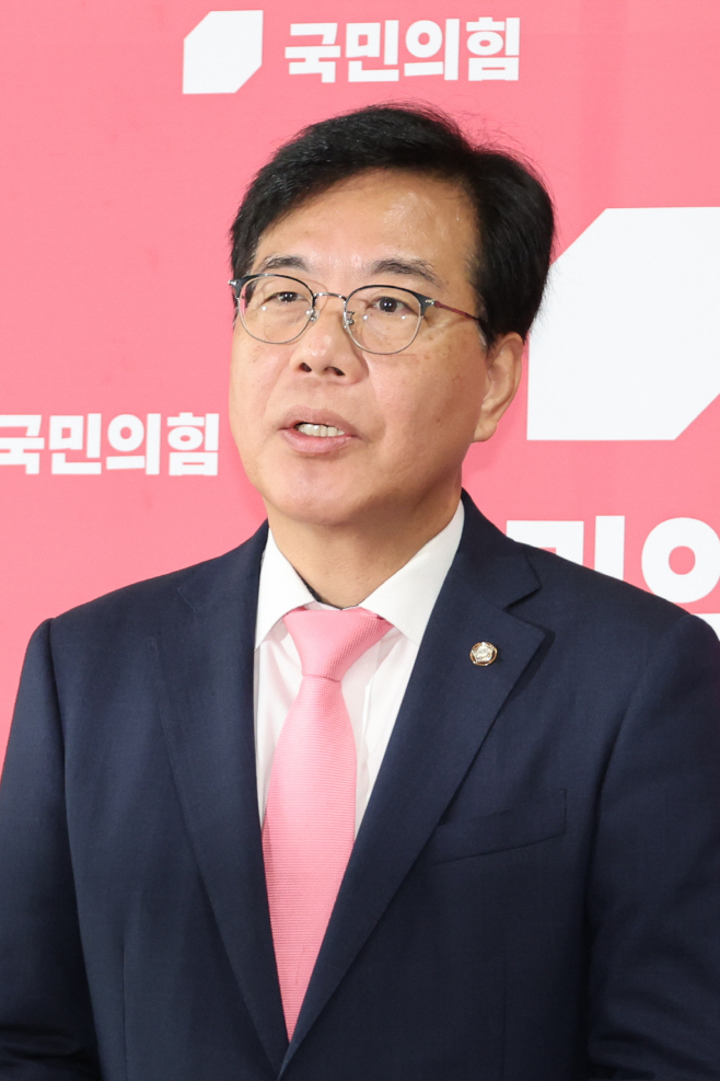 김선교 의원실 압수수색 비판하는 송언석 원내대표<YONHAP NO-1729>
