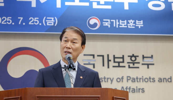 취임사하는 권오을 신임 국가보훈부 장관<YONHAP NO-3675>