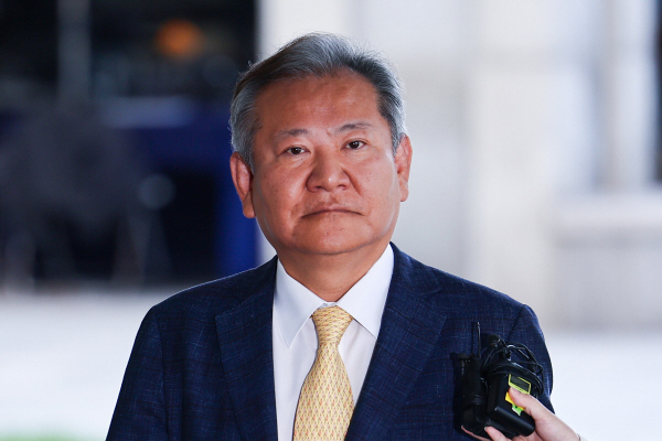 특검 출석하는 이상민<YONHAP NO-1840>