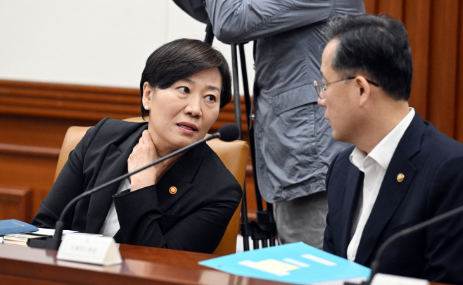 [포토]대화하는 송미령 장관과 이형일 차관