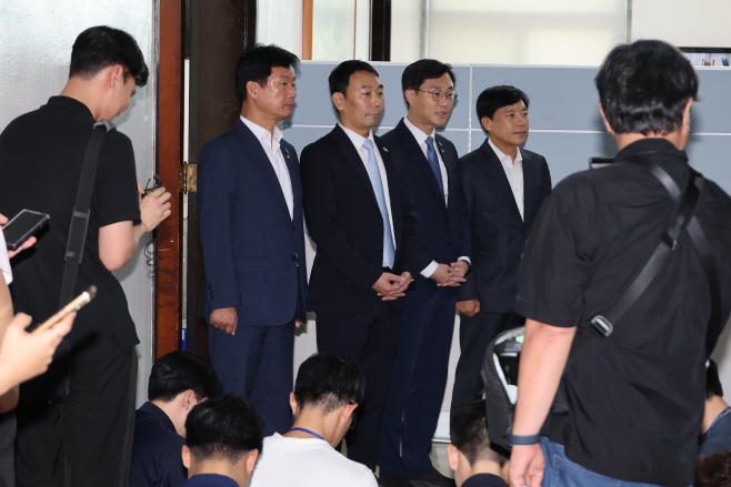 상법개정안 여당 주도 법사소위 통과<YONHAP NO-3980>
