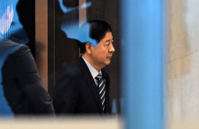 굳은 표정으로 나서는 구윤철 기재부 장관<YONHAP NO-3191>