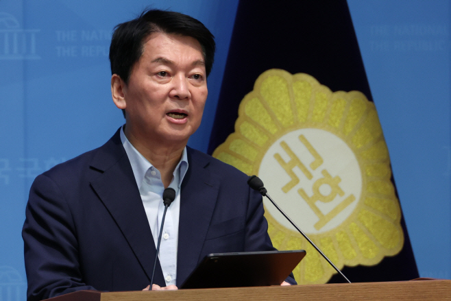 당 혁신안 발표하는 안철수 의원<YONHAP NO-2887>