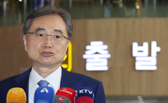 일본 방문하는 조현 외교부 장관<YONHAP NO-3394>