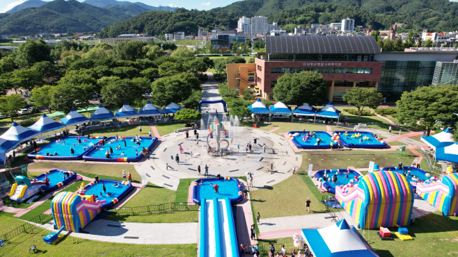 #1. 250730 보도사진1(사전예약, 보호자 동반필수, 의령군민공원 물놀이장 8.1일 개장) (1)