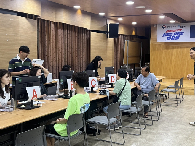 2-1 포천시, 민생회복 소비쿠폰 접수 ‘급증’…전담 접수반 및 찾아가는 서비스 운영 (2)