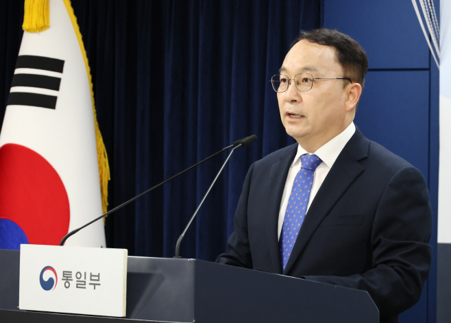 통일부 정례브리핑<YONHAP NO-2997>