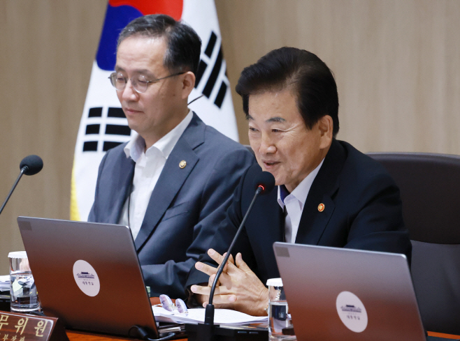 정동영 통일부 장관, 국무회의 인사말<YONHAP NO-3668>