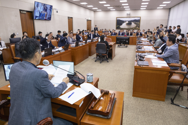 국회 농해수위, '농수산가격안정제 도입' 농안법...<YONHAP NO-4509>