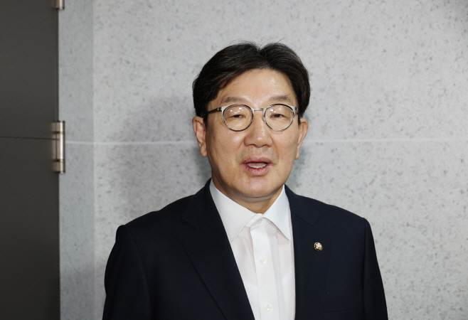 압수수색 관련 입장 밝히는 권성동 의원<YONHAP NO-3033>