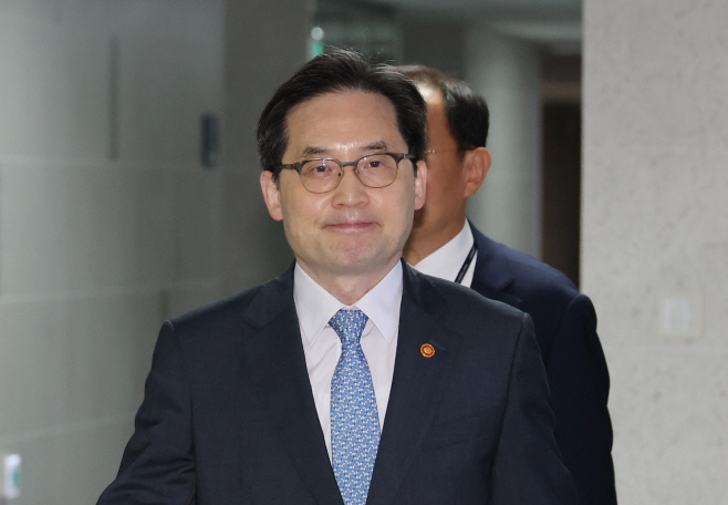 비공개 회의 참석하는 한기정 공정거래위원장