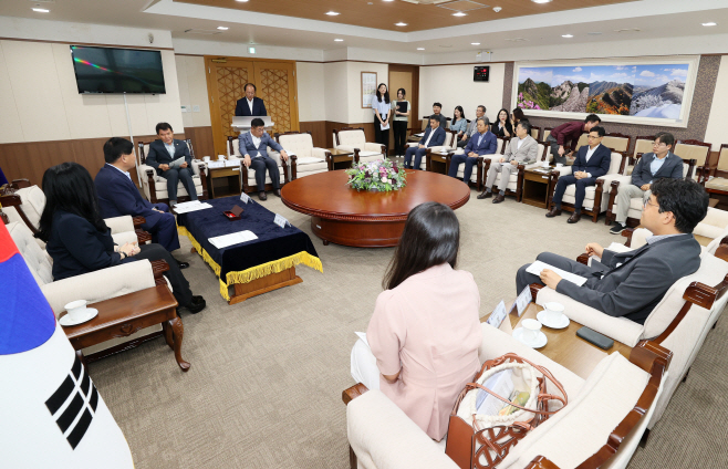 충남도의회, 입법 전문기관과 상호 교류·업무협약 체결