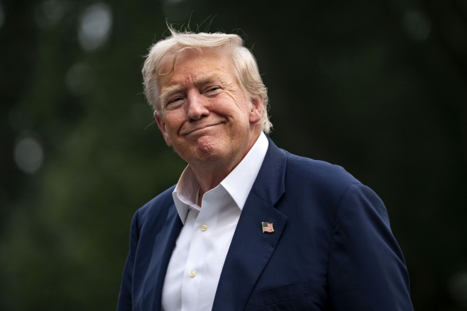 TRUMP RETURN <YONHAP NO-1518> (UPI)