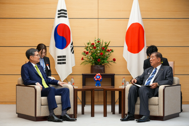 조현 외교장관, 이시바 일본 총리 예방<YONHAP NO-3535>