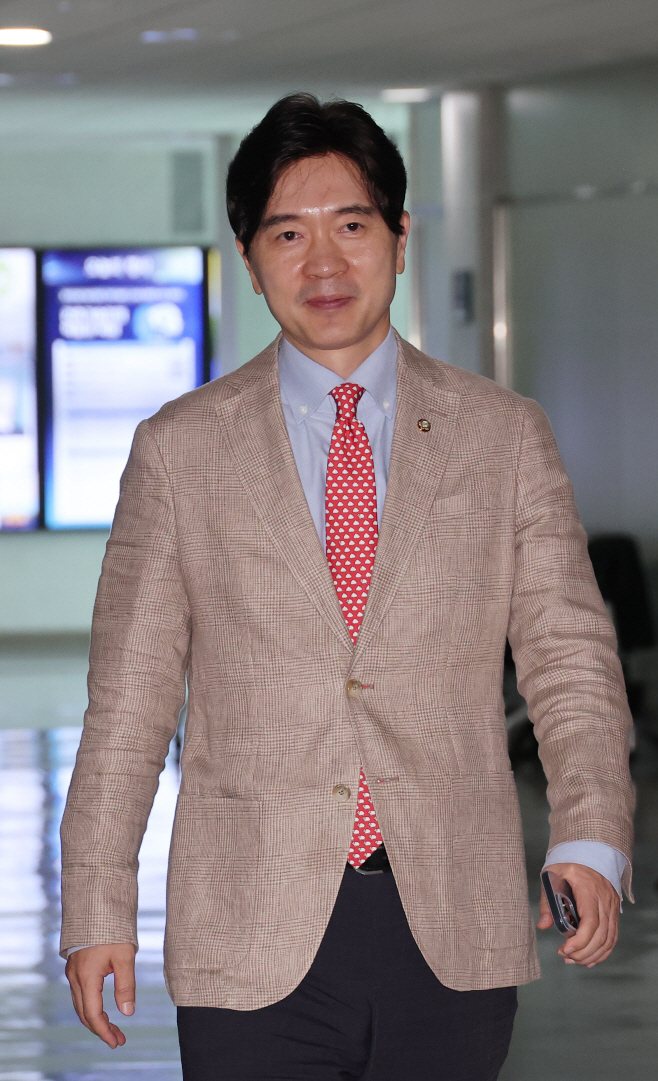 김선교 의원실 향하는 박성훈<YONHAP NO-2241>