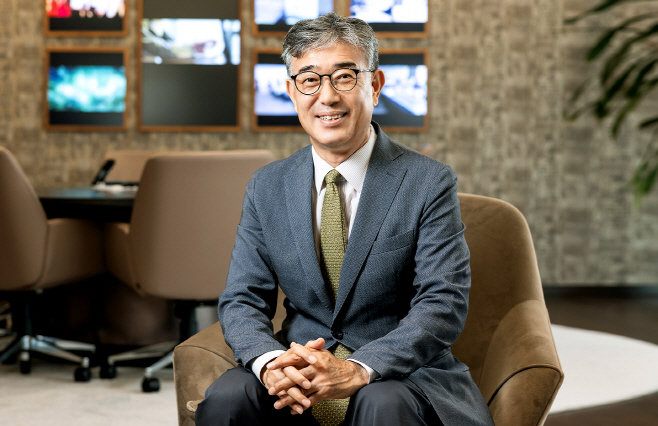 SK텔레콤-고객신뢰-위원회-안완기-위원장-인터뷰_01