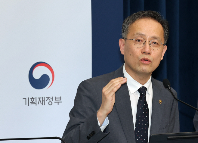 2025년 세제 개편안 상세 브리핑하는 이형일 기...<YONHAP NO-5111>