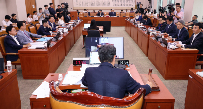 법사위 통과한 상법 일부개정법률안<YONHAP NO-3265>