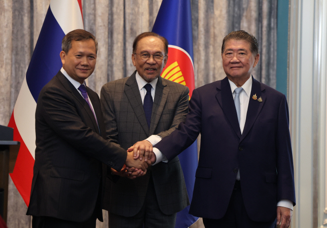 FOCUS | Thailand, Cambodia agree on... <YONHAP NO-5762> (XINHUA)