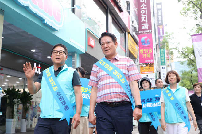 방극숙 상인회장(좌측)과 최대호 안양시장(우측)