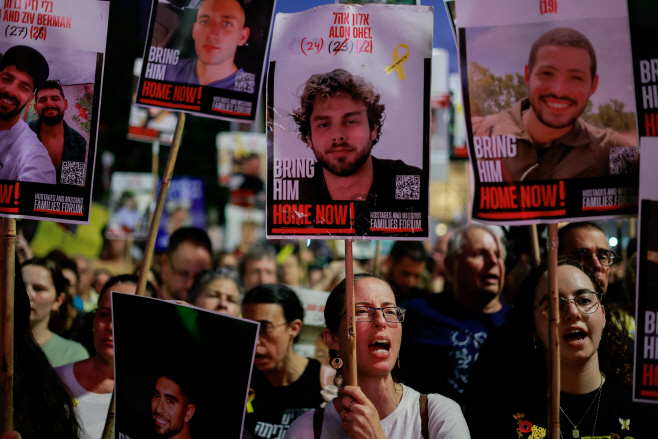 ISRAEL-PALESTINIANS/HOSTAGES-PROTEST <YONHAP NO-0664> (REUTERS)