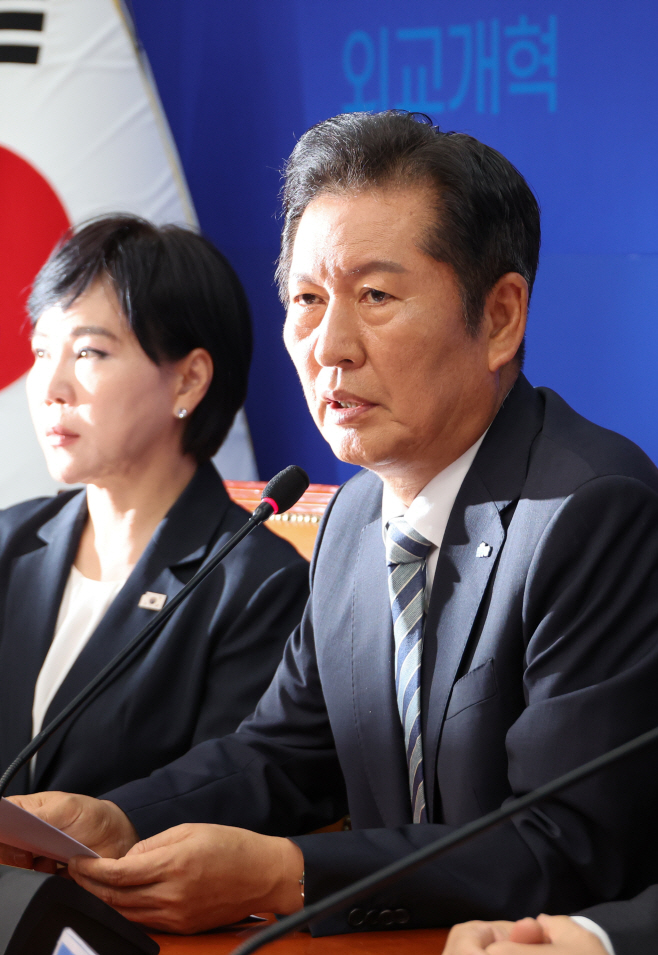 민주당 최고위원회의, 정청래 신임 대표 발언<YONHAP NO-2574>
