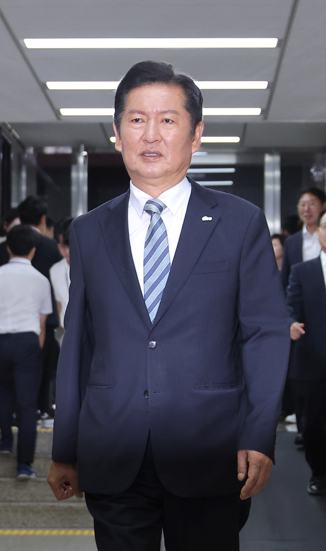 민주당 의원총회 참석하는 정청래 대표<YONHAP NO-2856>