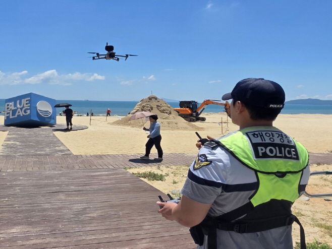 250804 하늘에서 전하는 안전 메시지.. 완도해경, 드론 활용한 연안안전관리 강화(배포사진)