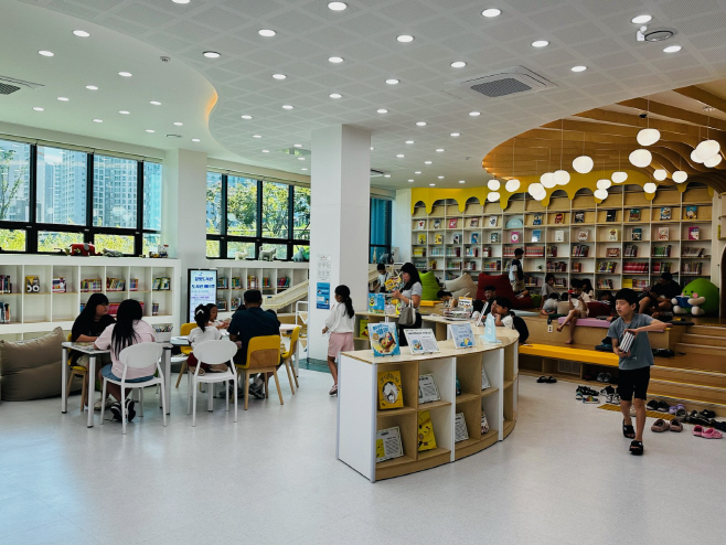 광양꿈빛도서관, 도심 속 여름 피서지로 인기