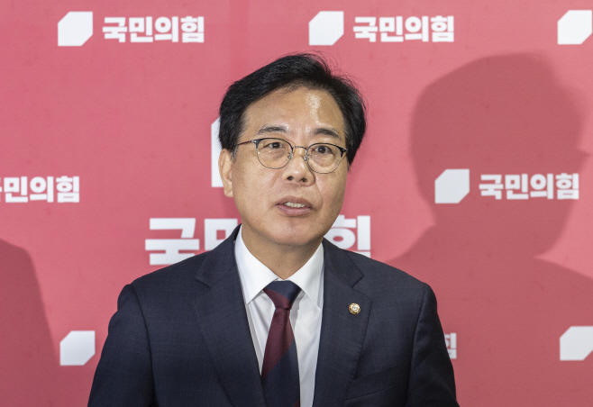 이춘석 차명 주식 투자 의혹 관련 입장 밝히는 ...<YONHAP NO-2515>