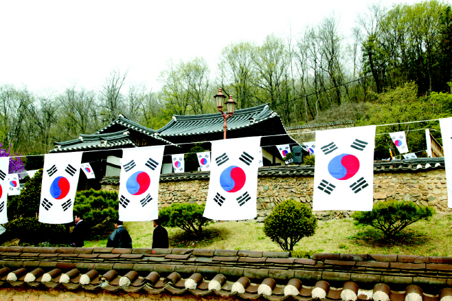 안동 임청각과 태극기 (출처 안동시청)
