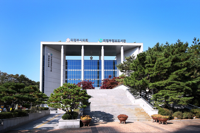 3.도서관과(의정부정보도서관, 리모델링 순항…12월 시민 품으로)