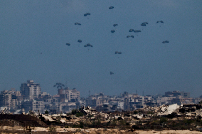 ISRAEL-PALESTINIANS/GAZA-AID <YONHAP NO-1312> (REUTERS)