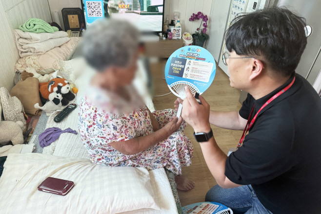 250806보도자료(청송군, 폭염대비 취약계층 방문건강관리 강화) (2)