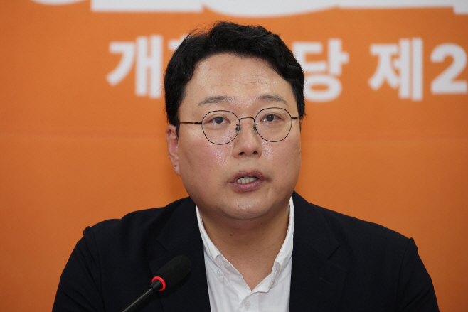개혁신당 긴급 기자회견, 발언하는 천하람 원내대표<YONHAP NO-2934>