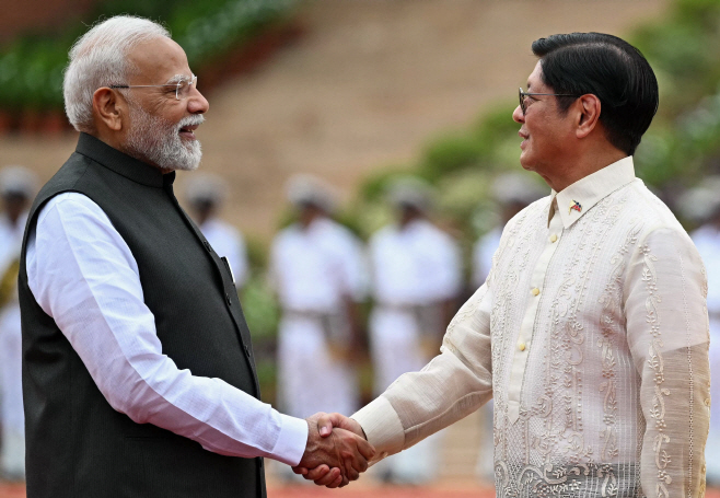 TOPSHOT-INDIA-PHILIPPINES-DIPLOMACY-DEFENCE
