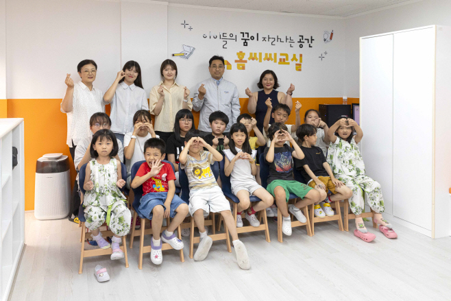KCC 글라스 홈씨씨교실 8호점 개소 기념촬영